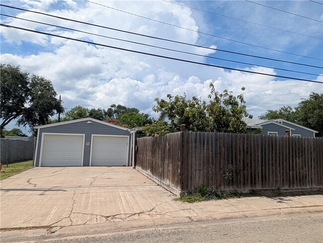 Building Photo - 3561 Monterrey St