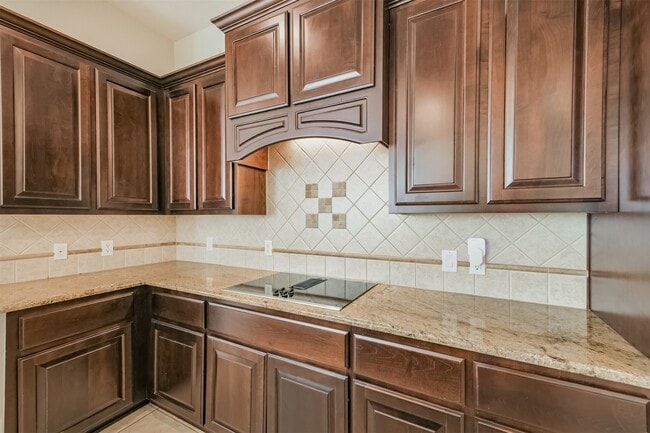 Building Photo - 8902 Lilac Springs