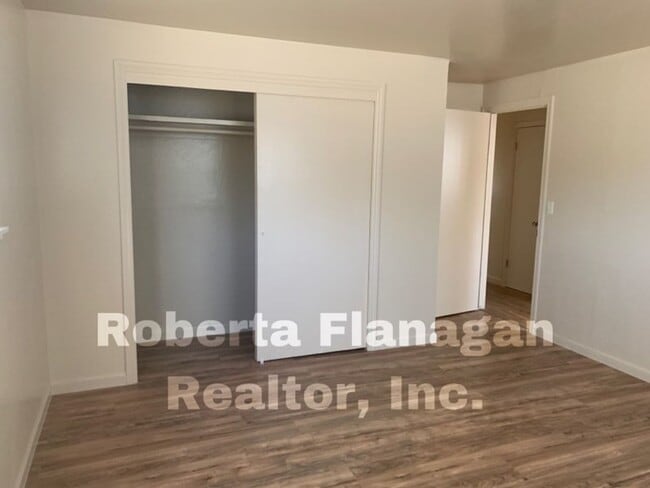 Building Photo - Country 4 bedroom/2 bathroom home