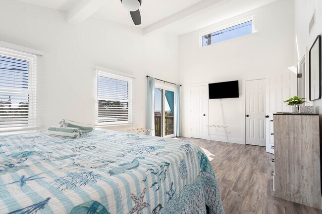 Building Photo - 113 4th Ave