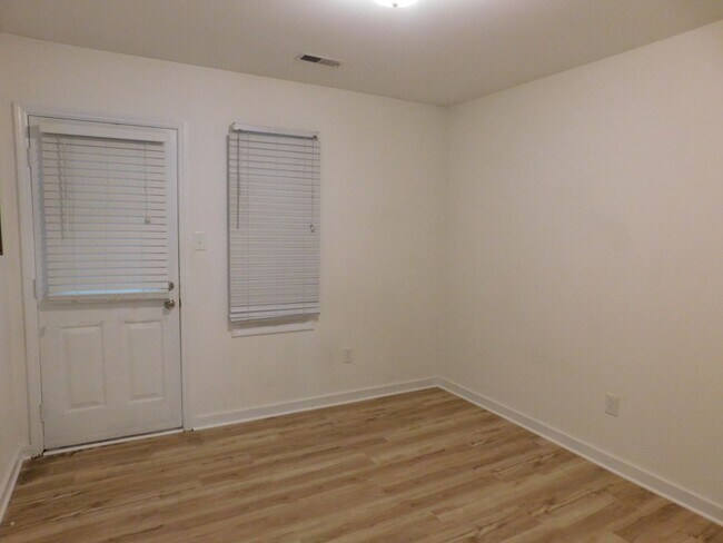 Building Photo - 1522 College Way