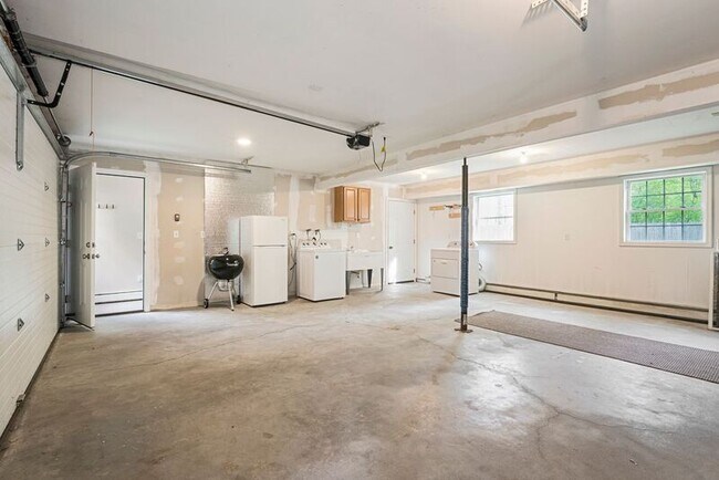 Building Photo - 1439 NY-9P