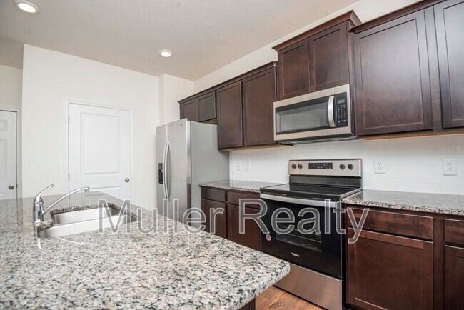 Building Photo - 173 Ash Ave