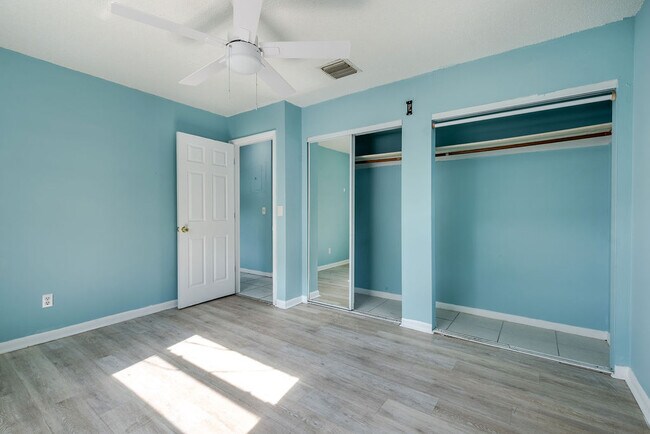 Building Photo - 2658 SE Amherst St