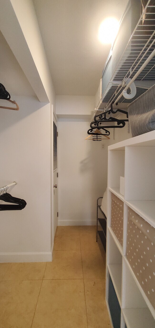 Building Photo - 18901 NE 14th Ave