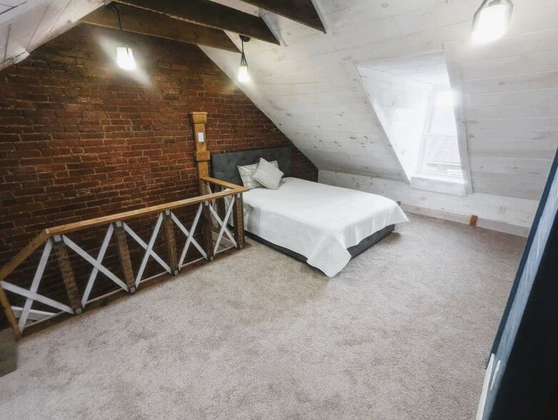 Building Photo - 121 Howard Ave