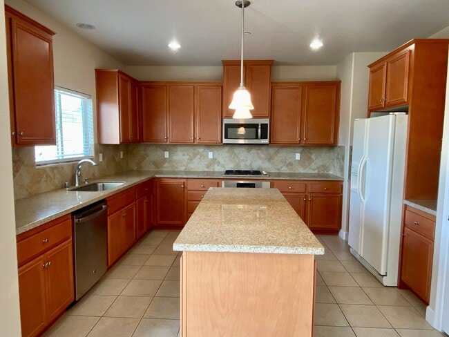 Building Photo - Remodeled 4 bedroom 3 bath home in Moorpark