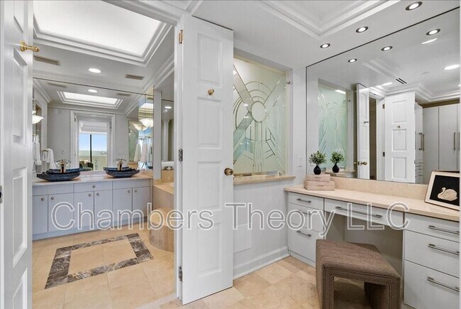 Building Photo - 1530 Key Blvd