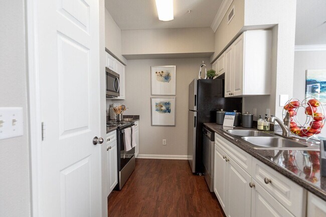 Building Photo - Stylish Space + Limited-Time Offer