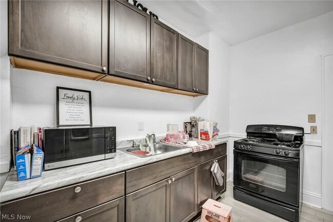 Building Photo - 4512 E 131st St