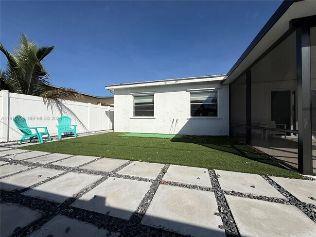 Building Photo - 8636 Beekman Dr