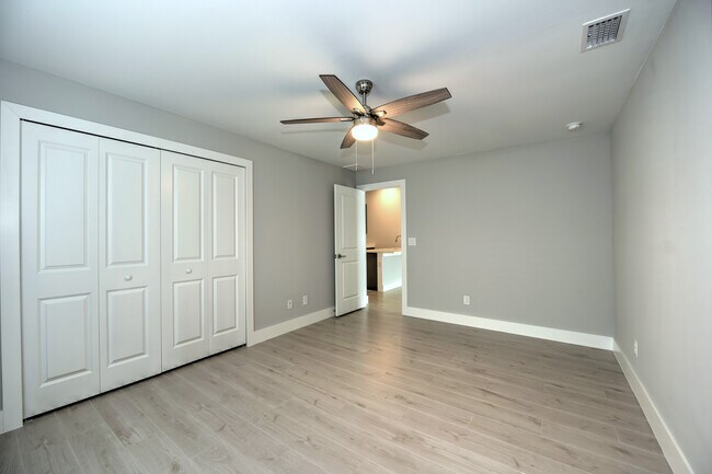 Building Photo - 231 SW 47th Ter