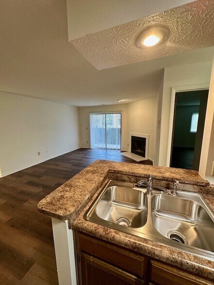 Building Photo - 2184 Hedgerow Road