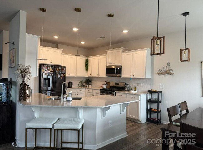 Building Photo - 15213 Lake Ridge Rd