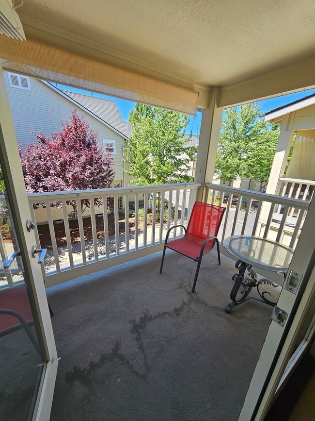 Building Photo - MOVE IN SPECIAL! 1/2 OFF FIRST MONTH'S REN...