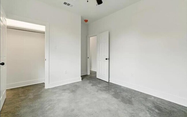 Building Photo - 310 Reiss Pl