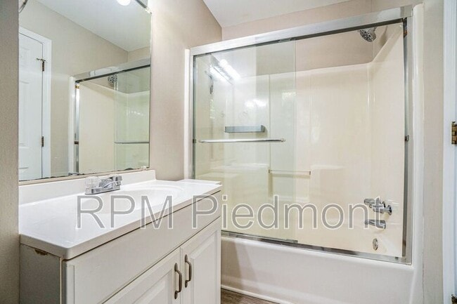 Building Photo - 388 Oakland Ave SE