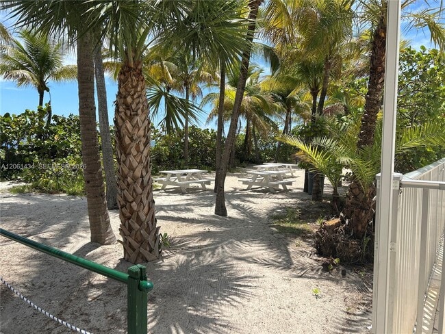 Building Photo - 881 Ocean Dr