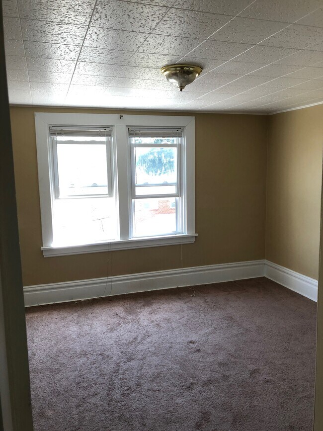 Building Photo - 1714 Dagmar Ave