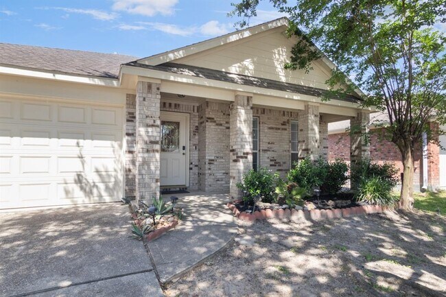 Building Photo - 32350 Cross Spring Park Ln