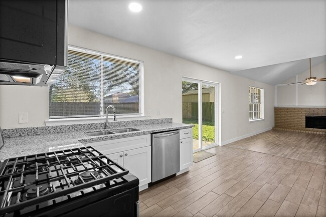 Building Photo - 5410 Forest Trails Dr