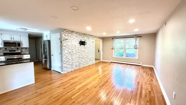 Building Photo - 28 Walcott Green