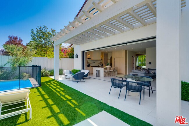 Building Photo - 4324 Camellia Ave