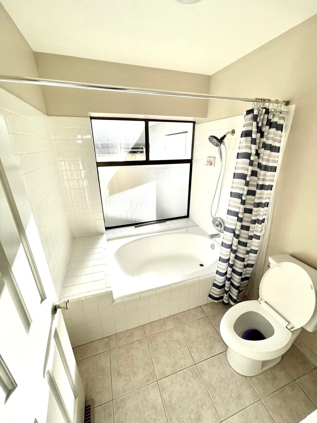 Building Photo - 3520 Pleasant Knl Dr