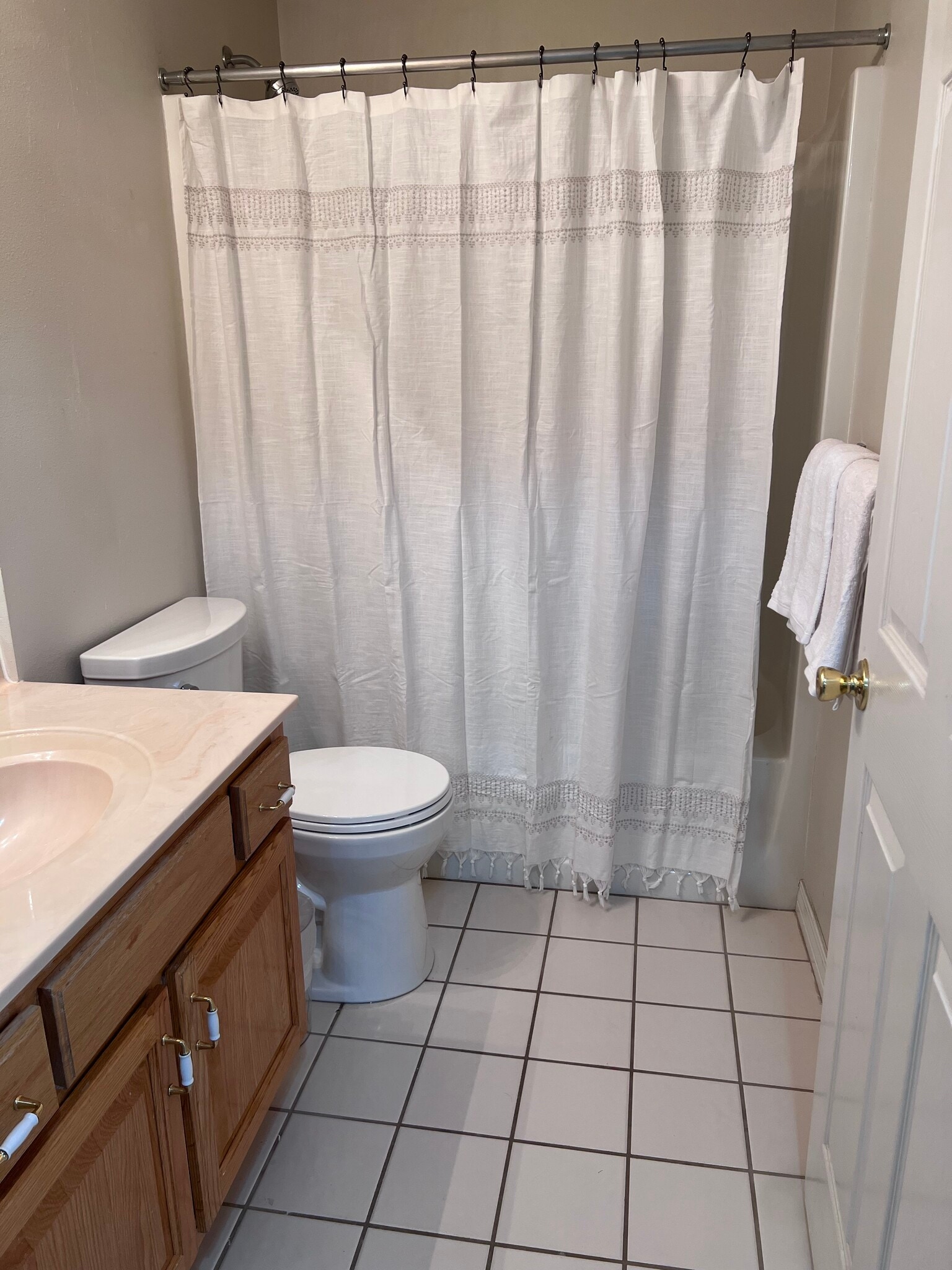 Guest Bathroom - 2524 Bluewater Dr