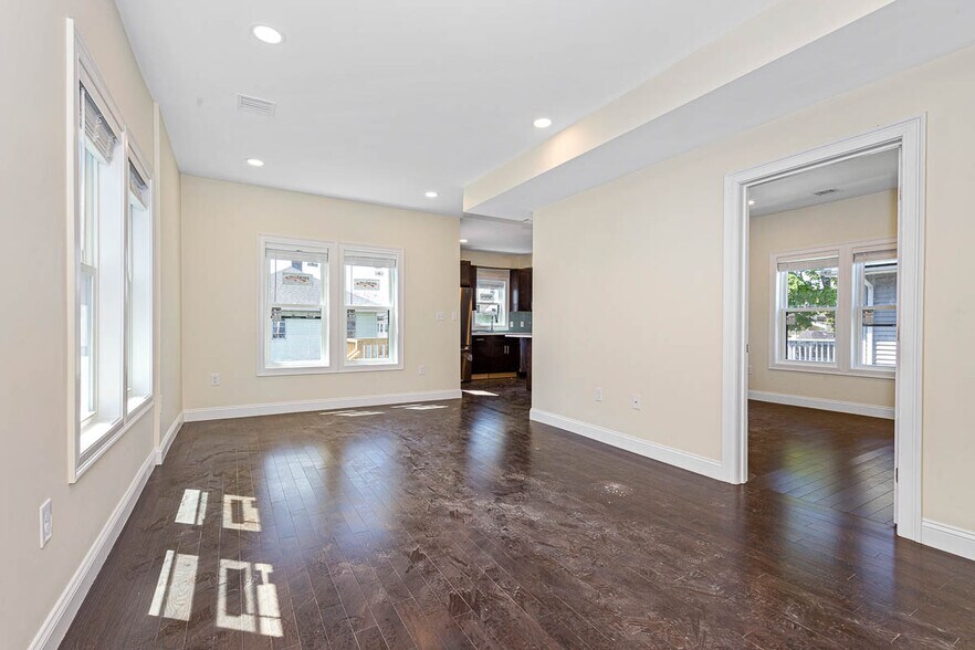 Building Photo - 72 Stanley Ave