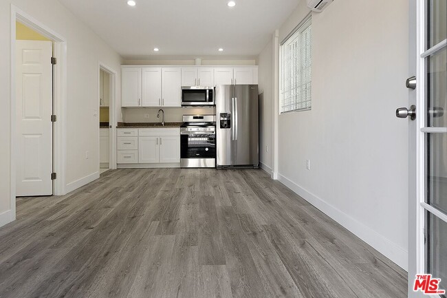 Building Photo - 2149 Glendon Ave