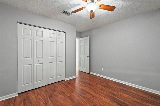 Building Photo - 3001 Oak Park Ct