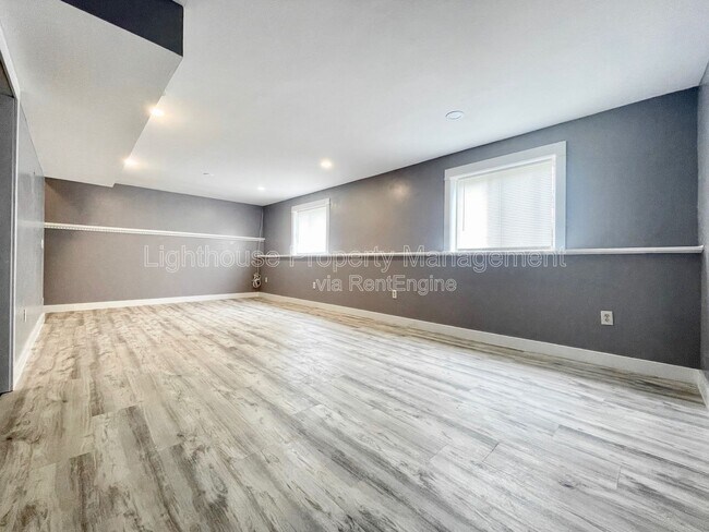 Building Photo - 2103 Kinnrow Ave NW