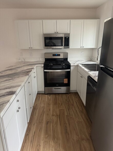 Building Photo - 1949 SW Timber Ave