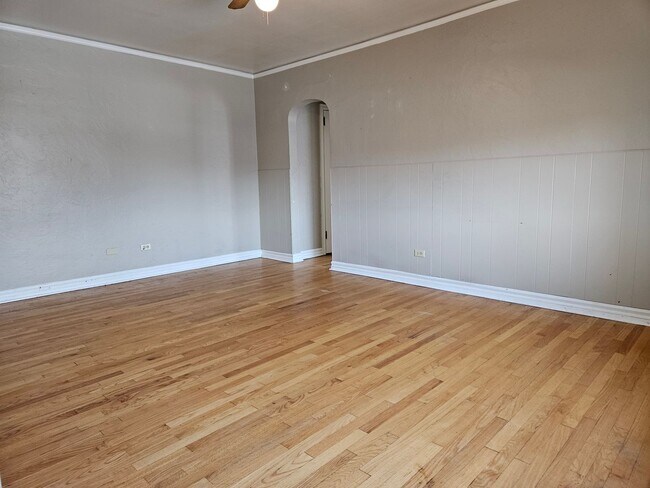 Building Photo - Lovely One Bedroom Apartment - Conveniently Located!