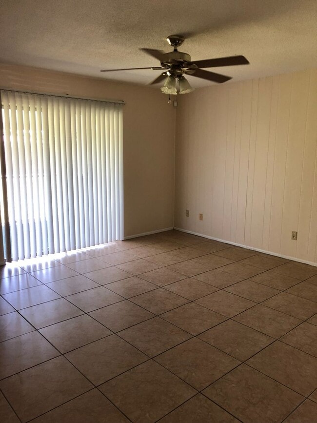 Building Photo - 3/2/1 RENTAL HOUSE IN THE RIVER PARK AREA.