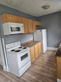Building Photo - 302 7th Ave