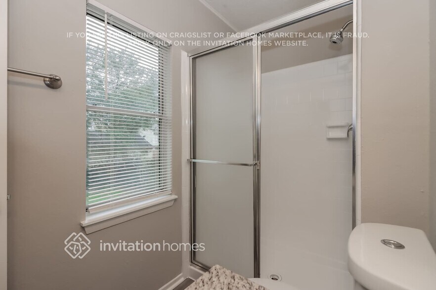Building Photo - 18023 Holly Forest Dr