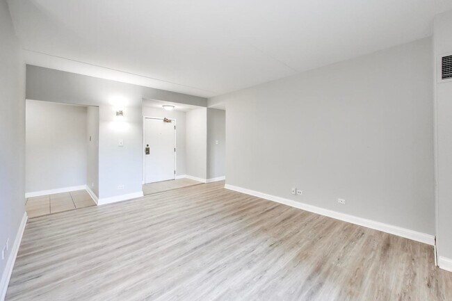 Building Photo - 6340 Americana Dr