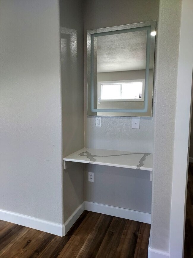 Building Photo - 2 Story Remodeled Single-Family Home in Po...