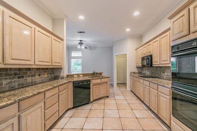 Building Photo - Beautiful 4 Bedroom Home in Ridgmar