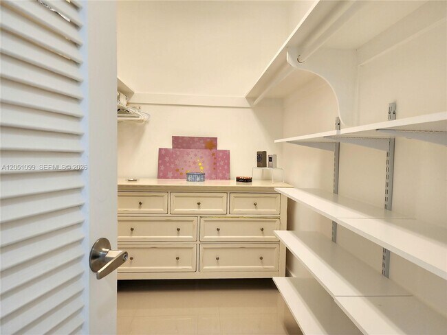 Building Photo - 3505 S Ocean Dr
