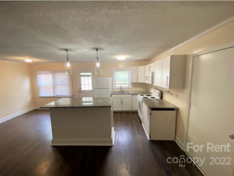 Building Photo - 718 E Maple Ave