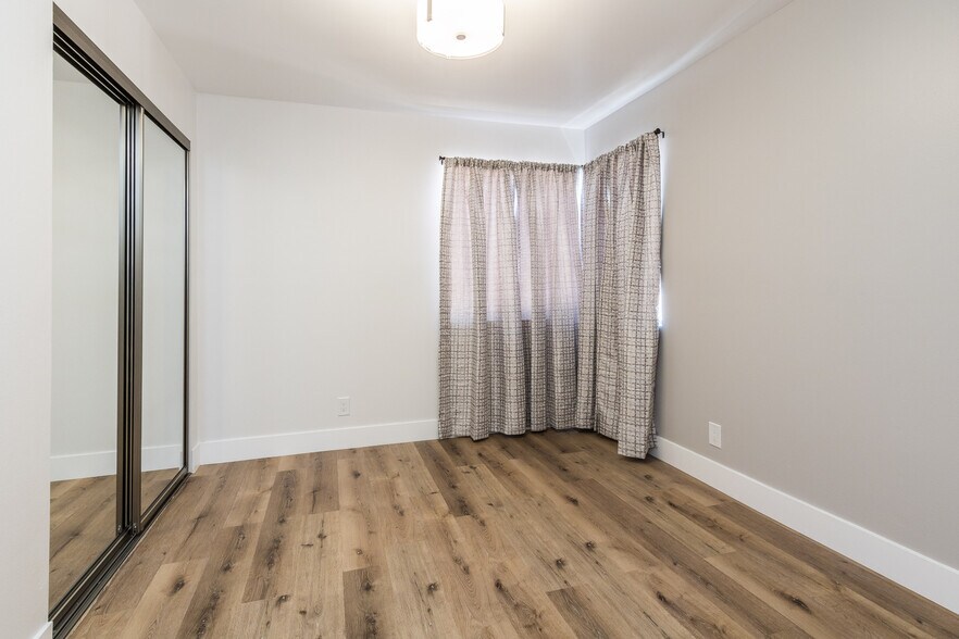 Building Photo - 321 W Dryden St