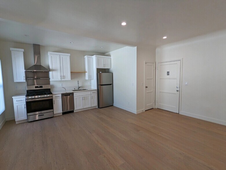 Building Photo - 559 Normandie Ave