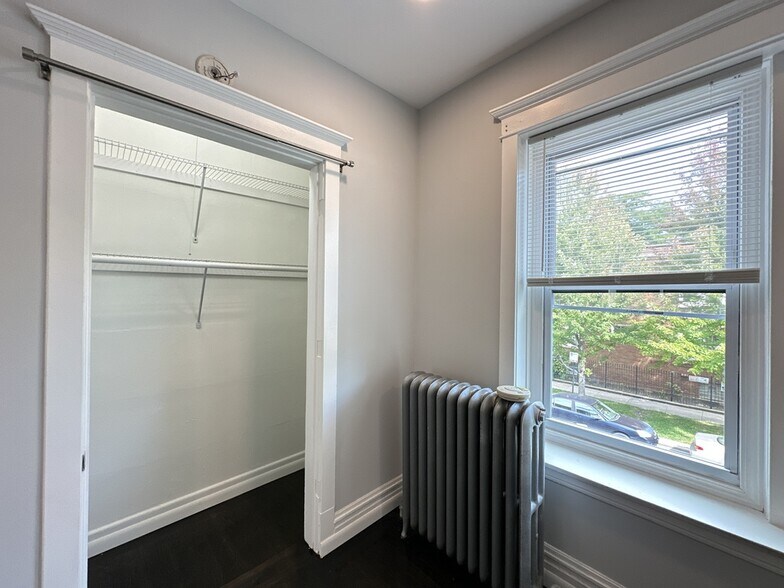 Building Photo - 2552 N Kildare Ave