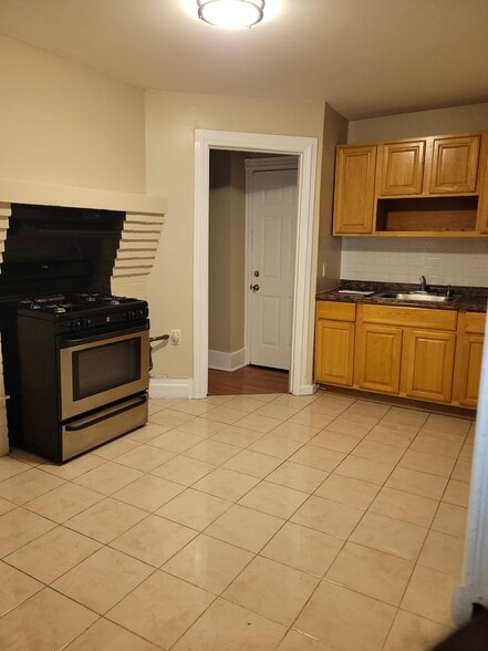 Building Photo - 378 Hawthorne St