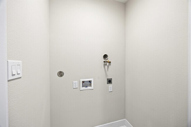 Building Photo - 853 Prosper St