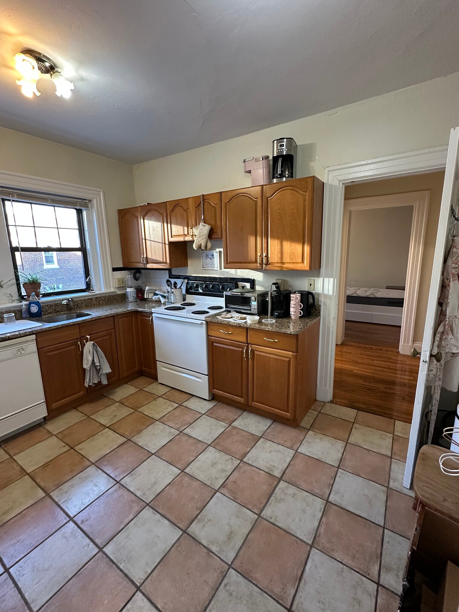 Building Photo - 54 Babcock St