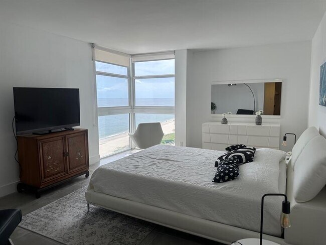 Building Photo - 1370 S Ocean Blvd
